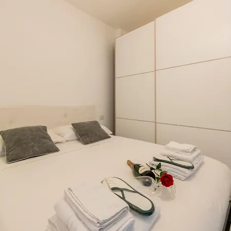 Pomponazzi, 4 Bilocale In Zona Bocconi Navigli Daire Milano
